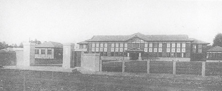 昭和5年：設立当時の本校舎